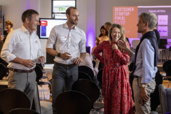 Expert:innen im Network of Excellence bei einem Summit